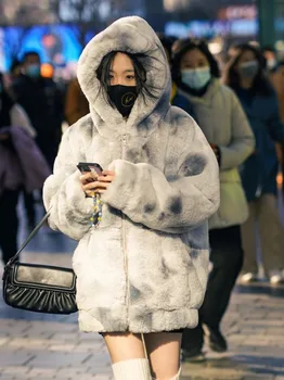 Меховое палто с качулка за жени, зимни космати топло свободна ветровка от мек отвътре Y2k, якета оверсайз, приказни паркове, връхни дрехи
